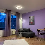 Modern And Central, Near Rhein & Museums, Fully Furnished Daire Bonn